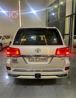 تۆیۆتا لاند کروزەر